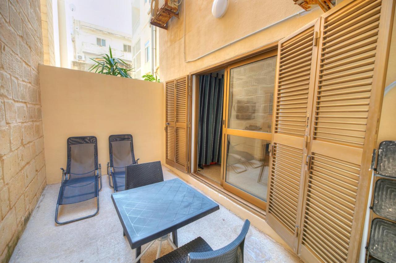 Enormous 3bedrooms Seafront With Balcony Pdeh1-1 Sliema