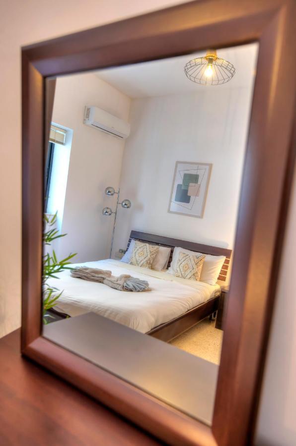 Enormous 3bedrooms Seafront With Balcony Pdeh1-1 * Sliema