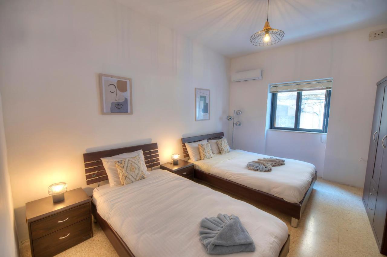 Enormous 3bedrooms Seafront With Balcony Pdeh1-1 * Sliema