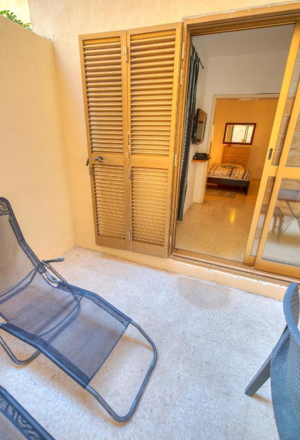 Enormous 3bedrooms Seafront With Balcony Pdeh1-1 Sliema