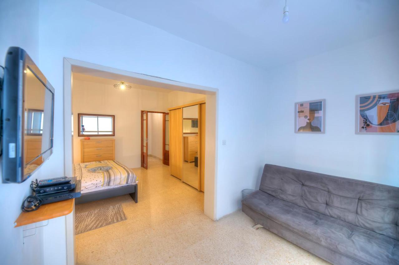 Enormous 3bedrooms Seafront With Balcony Pdeh1-1