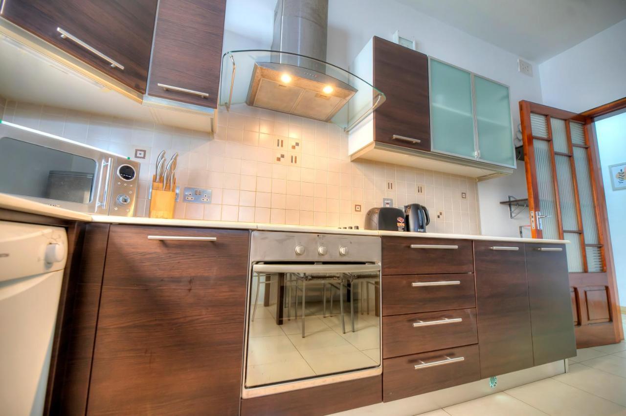 Enormous 3bedrooms Seafront With Balcony Pdeh1-1 Sliema